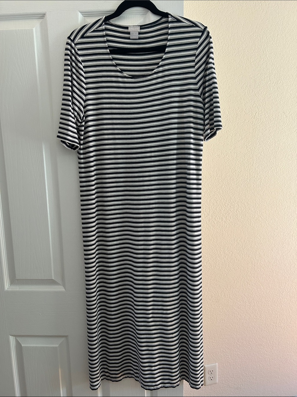 🌞 Chico's Black/White Striped Short-Sleeve Maxes Dress